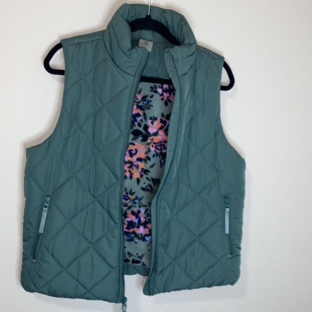 🪿Vera Bradley Full Zip Quilted Vest in Sage Green with floral print! - Picture 4 of 16